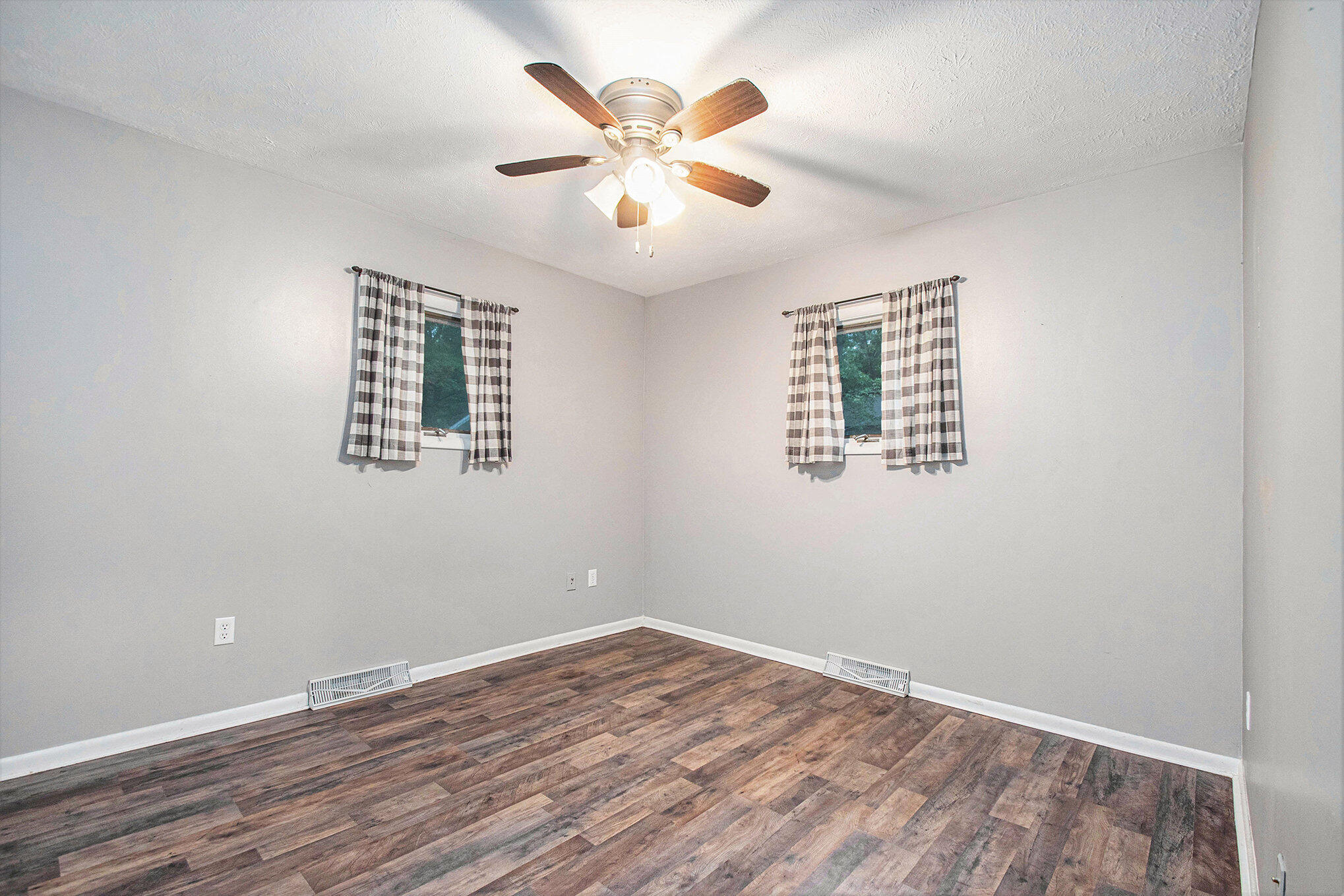 225 Holton Road La Porte, IN 46350 - Photo 6 of 15 2038x1359