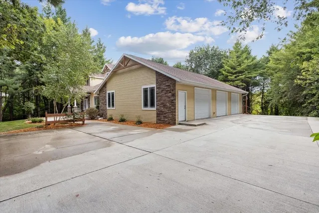 $825,900 | 9419 North Raven Court, Milton, WI 53563