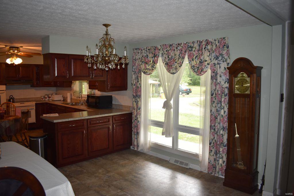 2955 Bono Road Staunton, IL 62088 - Photo 11 of 50