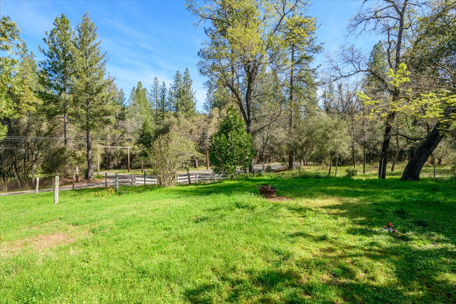 3640 Omo Ranch Road Somerset, CA 95684 - Photo 4 of 57 front yard area