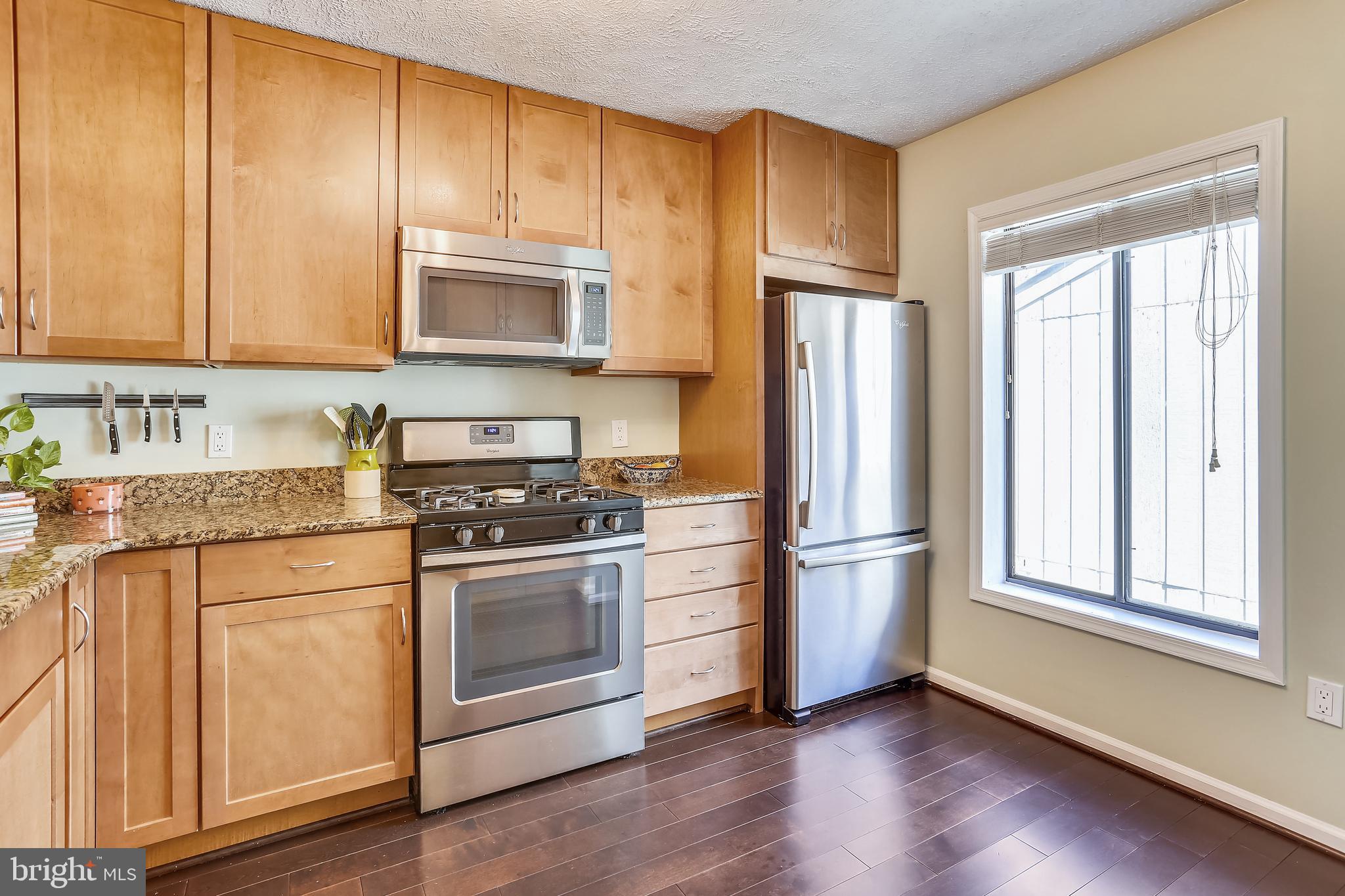2228 Hunter's Run Drive, Unit 2228 Reston, VA 20191 - Photo 7 of 35 Soft Close Maple Cabinets to the Ceiling:)