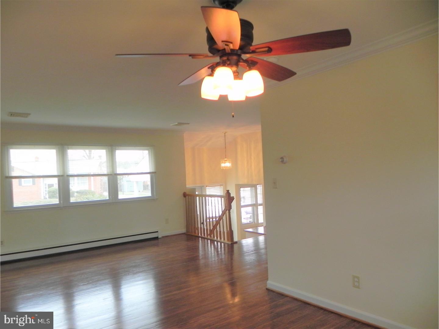 10 Sundew Road Newark, DE 19711 - Photo 3 of 20 Living Room