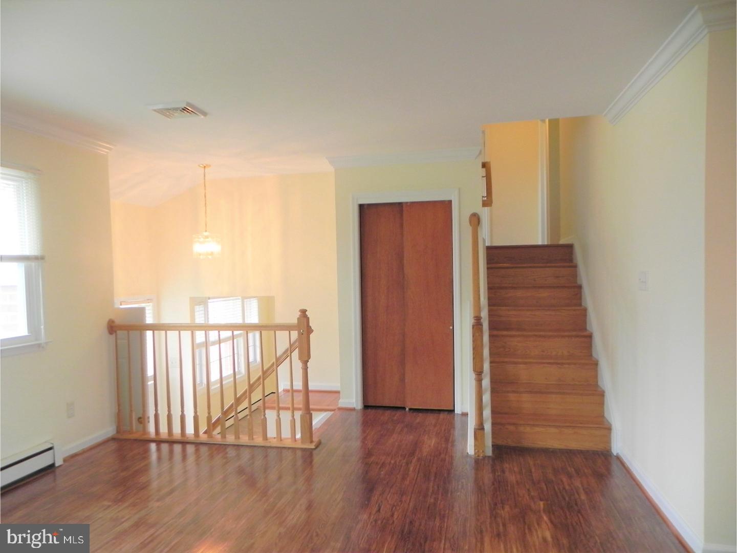 10 Sundew Road Newark, DE 19711 - Photo 4 of 20 Living Room