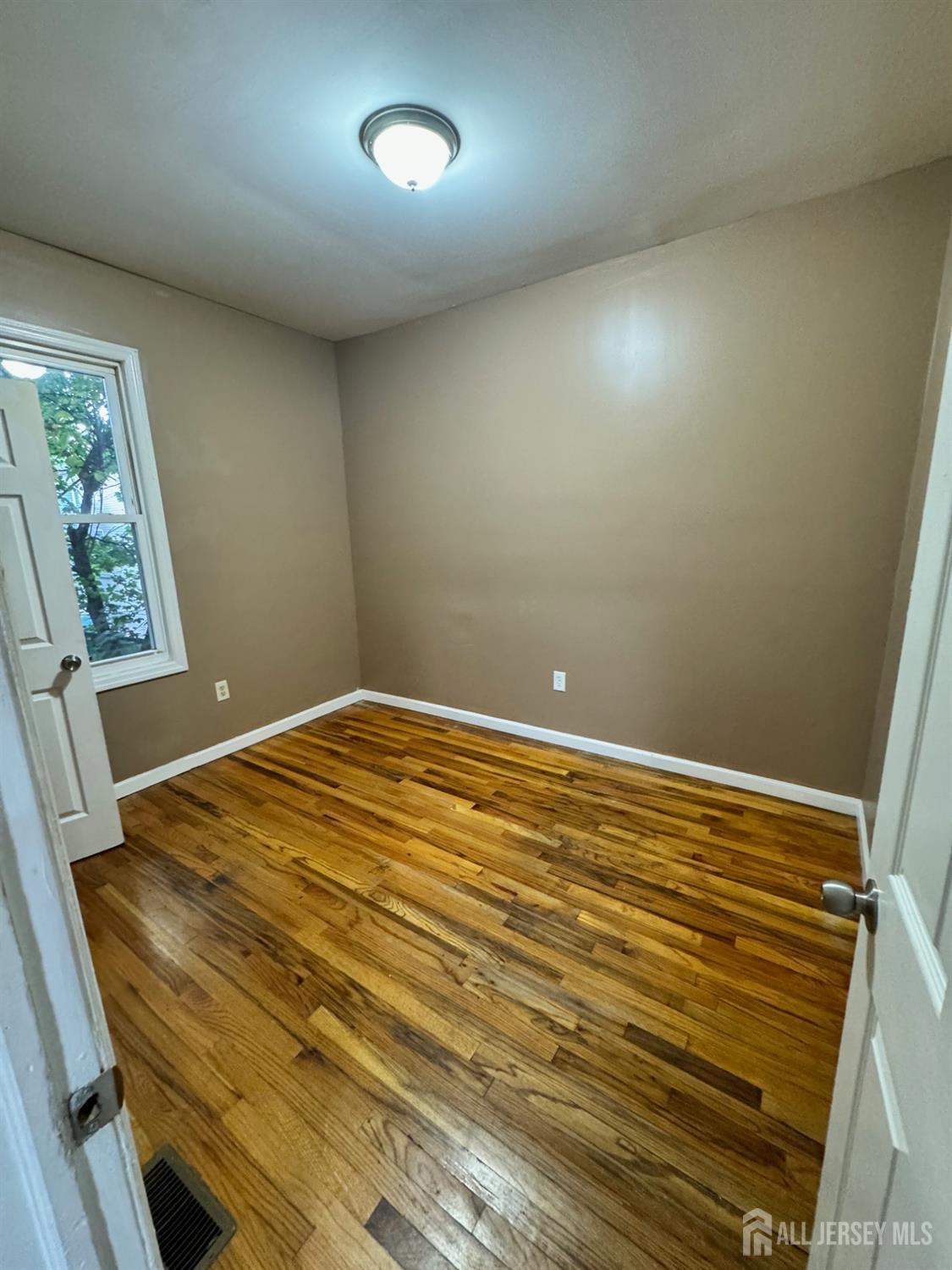 27 Alexander Street Newark, NJ 07106 - Photo 10 of 12