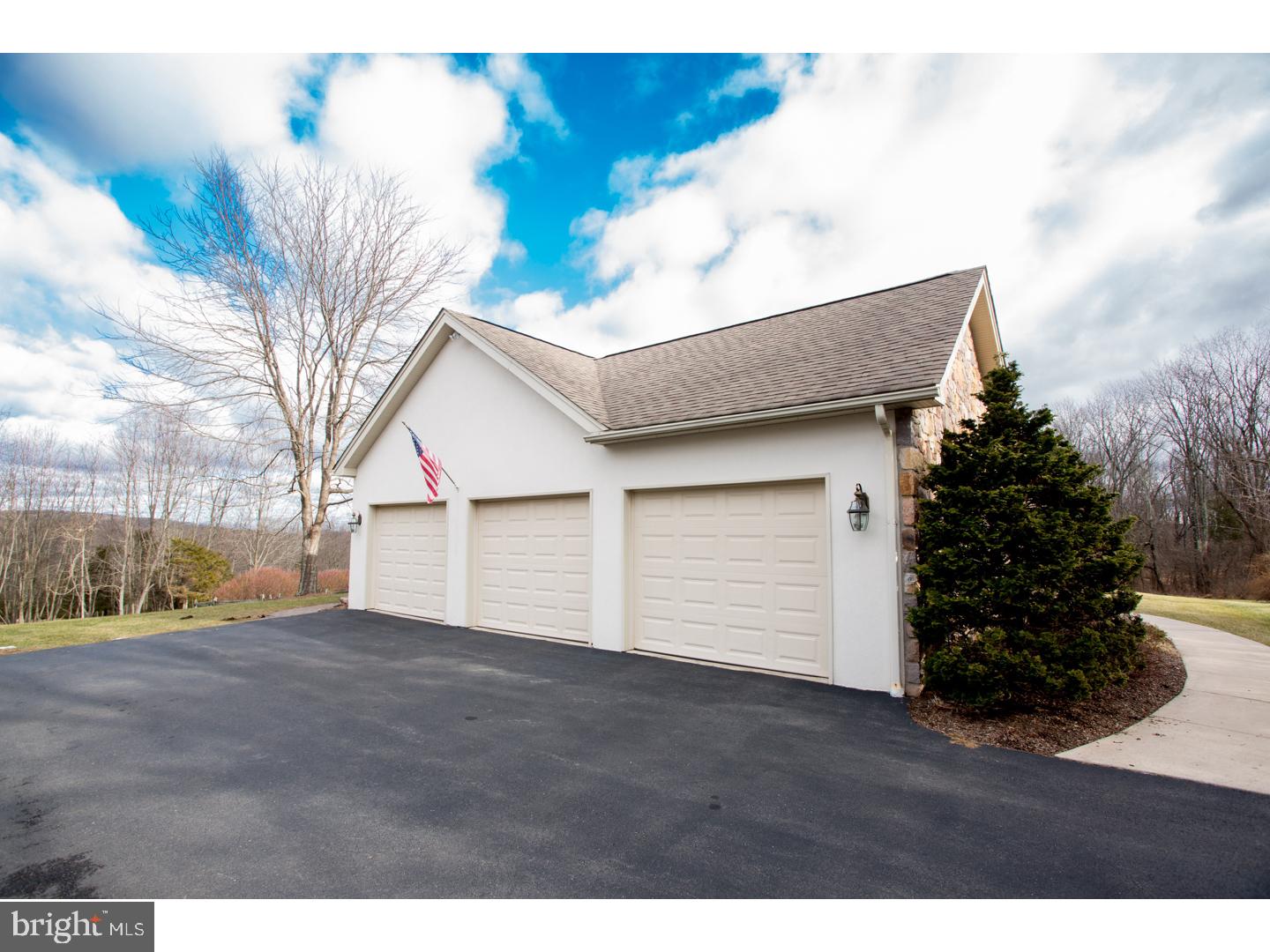 48 Wulaton Road Kintnersville, PA 18930 - Photo 22 of 25 Garage