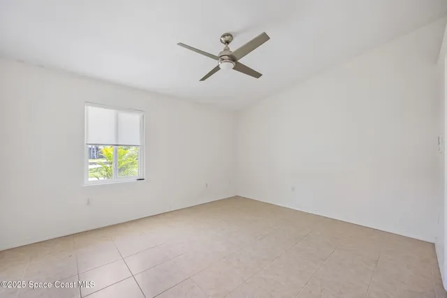 an empty room with window and windows