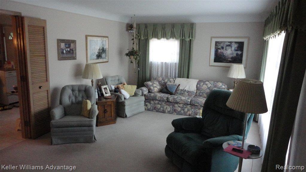 27581 Jean Road Warren, MI 48093 - Photo 9 of 9 040.JPG