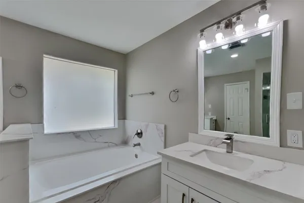 $2,400 | 14118 Barkerview Court, Houston, TX 77084