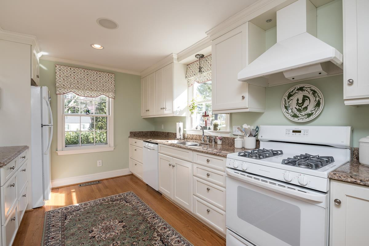 2623 Grant Avenue Raleigh, NC 27608 - Photo 7 of 25 Nicely updated Kitchen