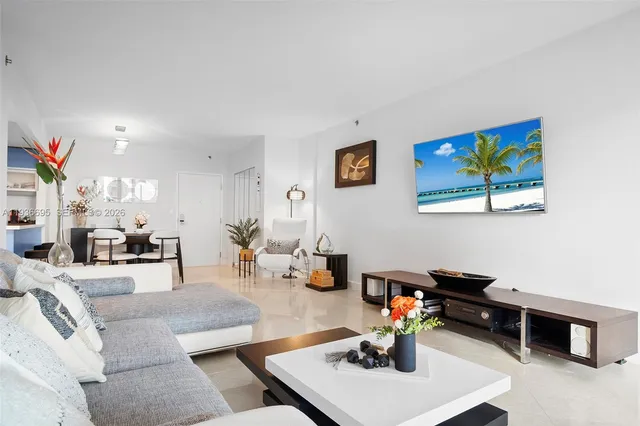 $22,500 | 2301 Collins Avenue, Unit 408, Miami Beach, FL 33139