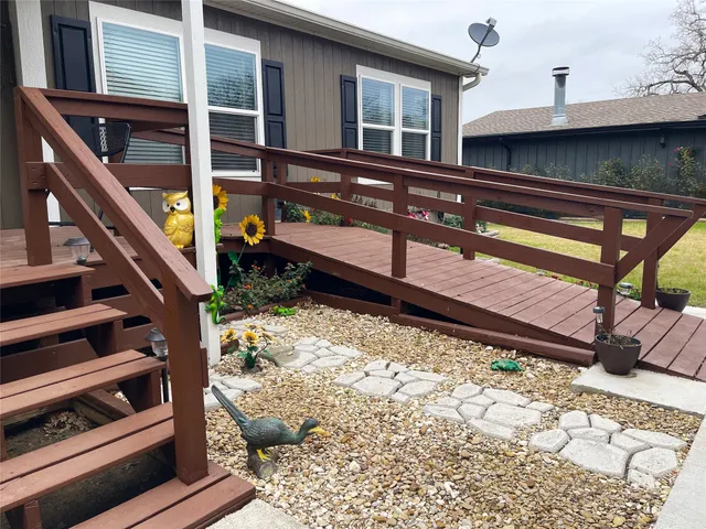 a view of entryway with a front door