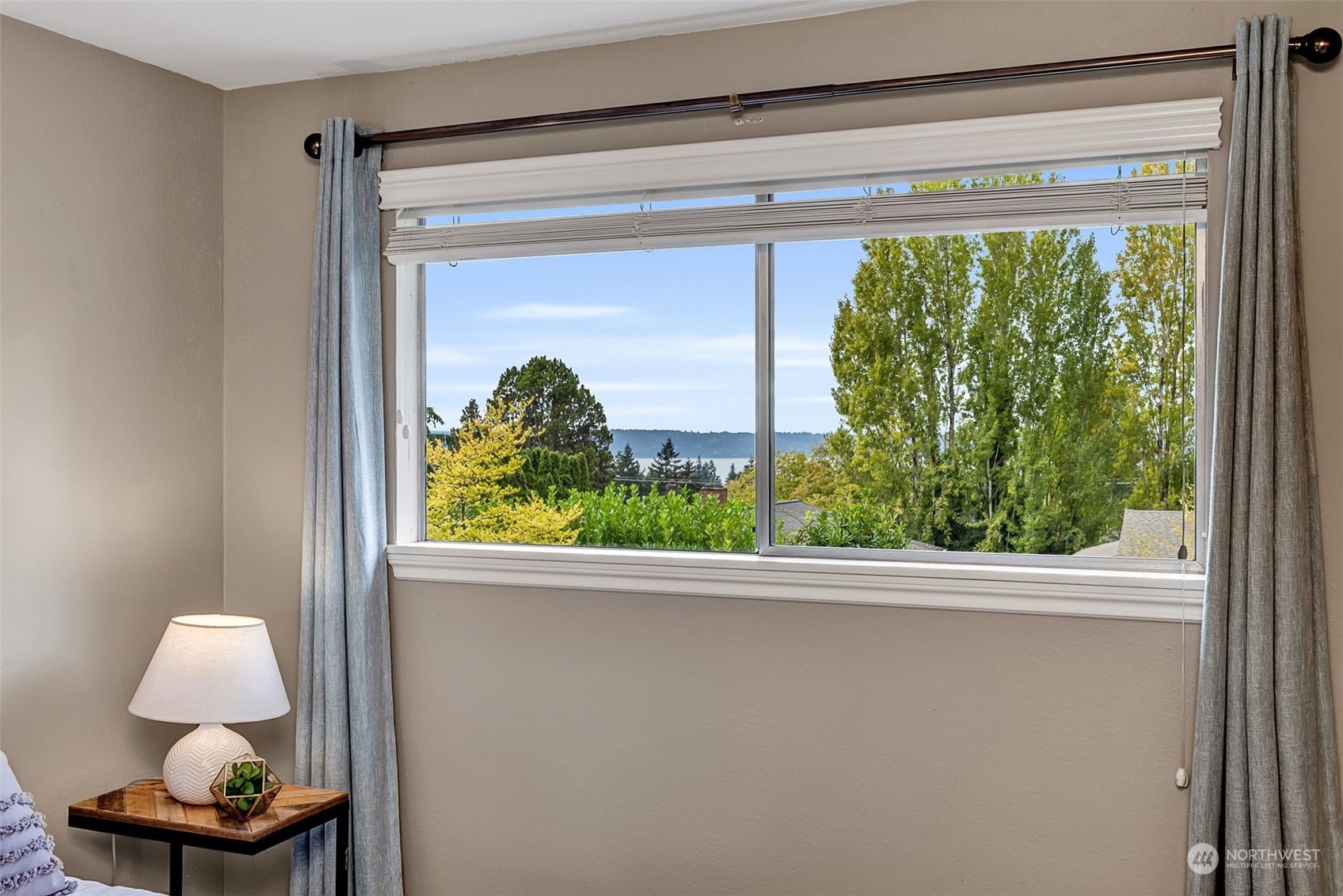 11304 19th Place Southwest Seattle, WA 98146 - Photo 13 of 33 Gallery Image 13
