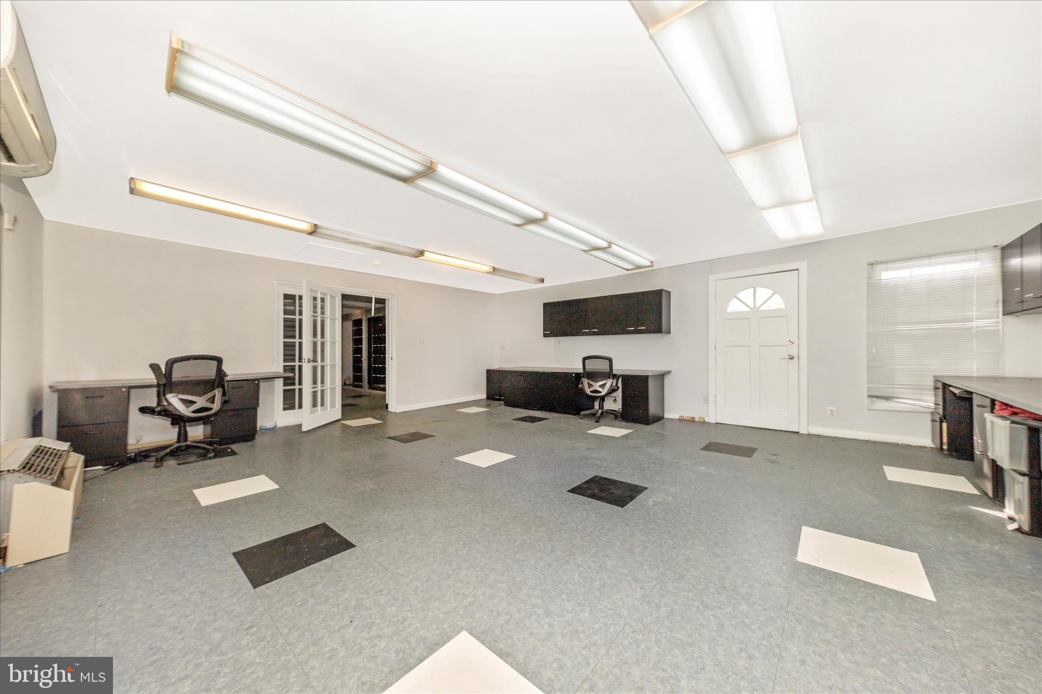 9309 Old Georgetown Road Bethesda, MD 20814 - Photo 11 of 50 a view of a livingroom with workspace and a window