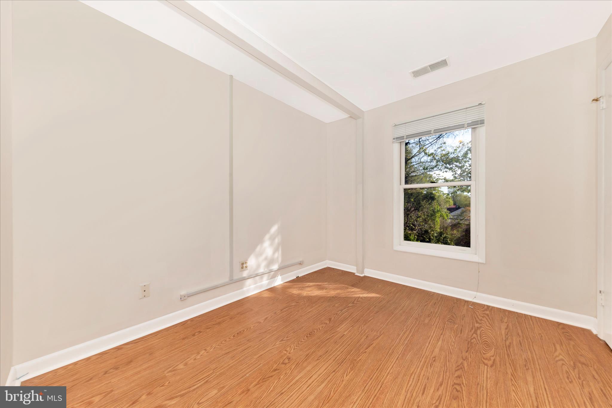 9309 Old Georgetown Road Bethesda, MD 20814 - Photo 22 of 50 an empty room with a window