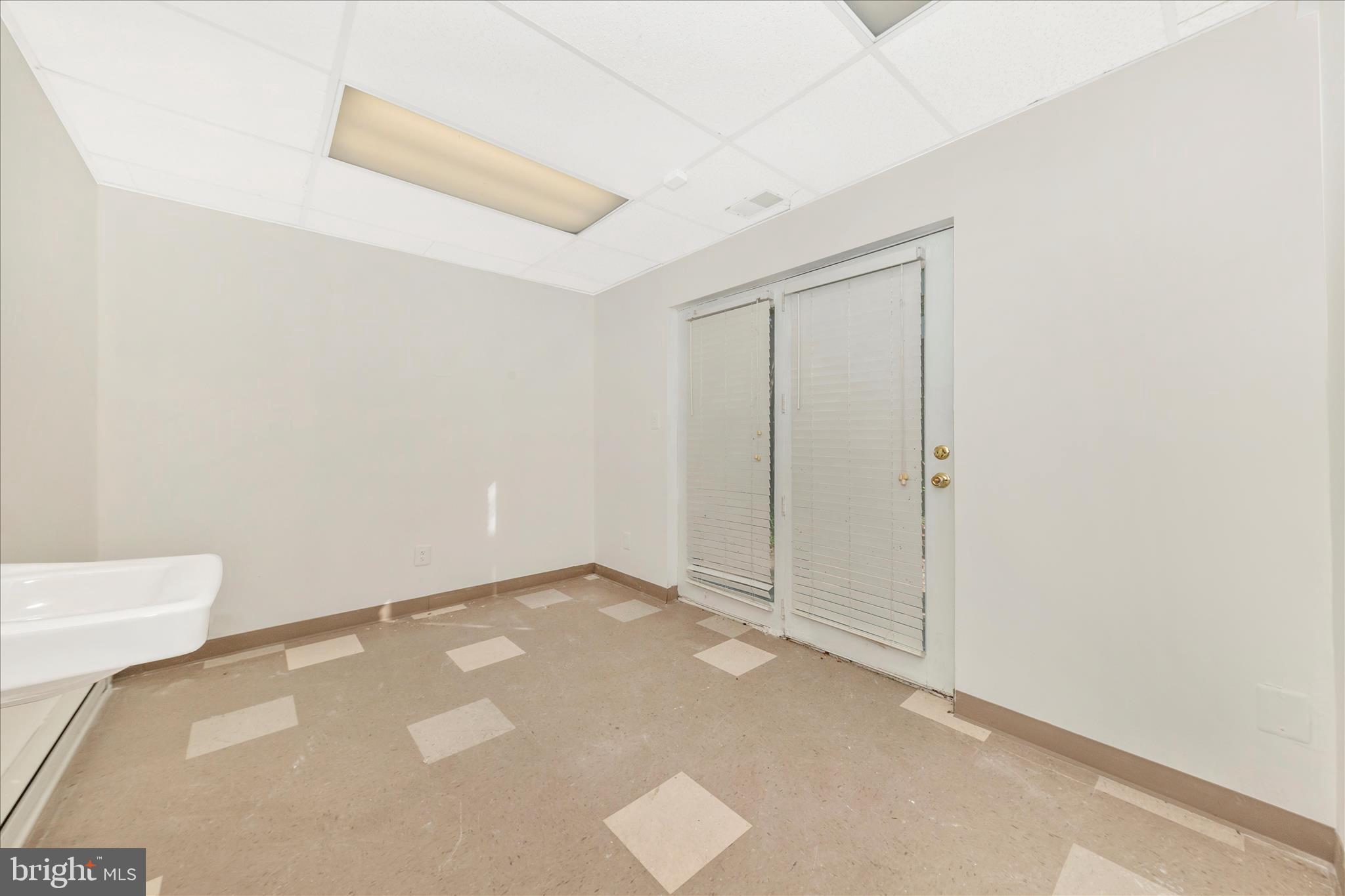 9309 Old Georgetown Road Bethesda, MD 20814 - Photo 34 of 50 a view of an empty room