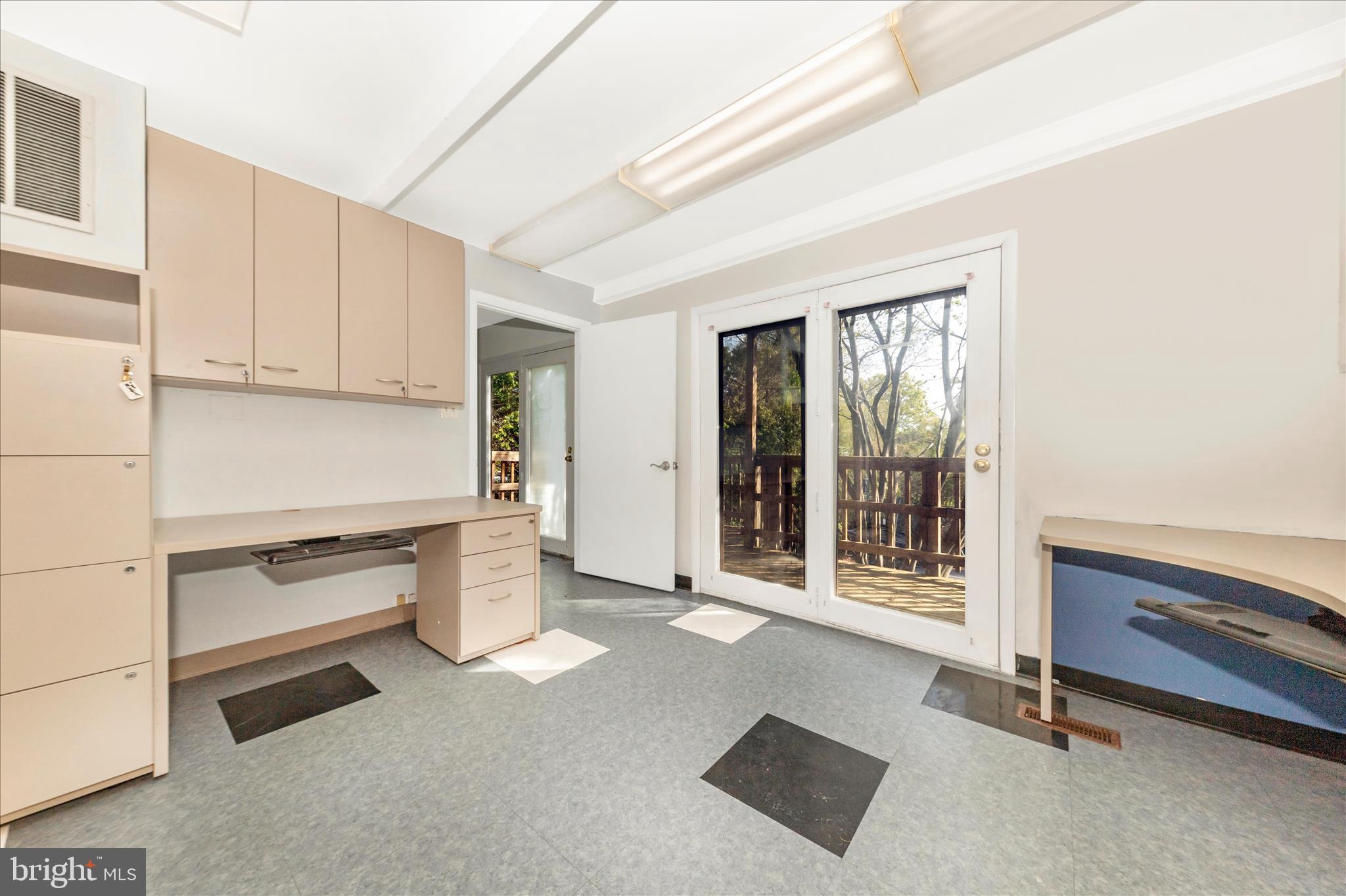 9309 Old Georgetown Road Bethesda, MD 20814 - Photo 6 of 50 a view of a livingroom with furniture