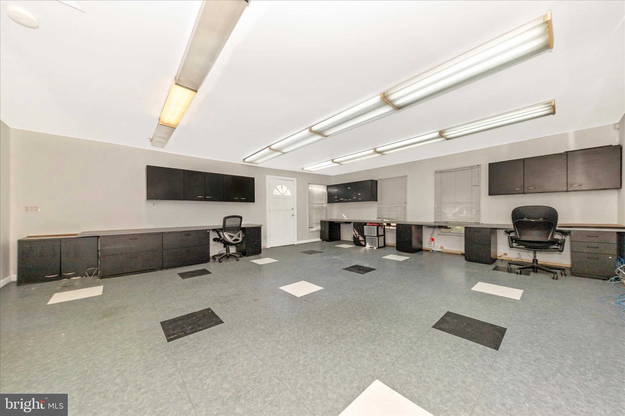 9309 Old Georgetown Road Bethesda, MD 20814 - Photo 10 of 50 a living room with furniture and a flat screen tv