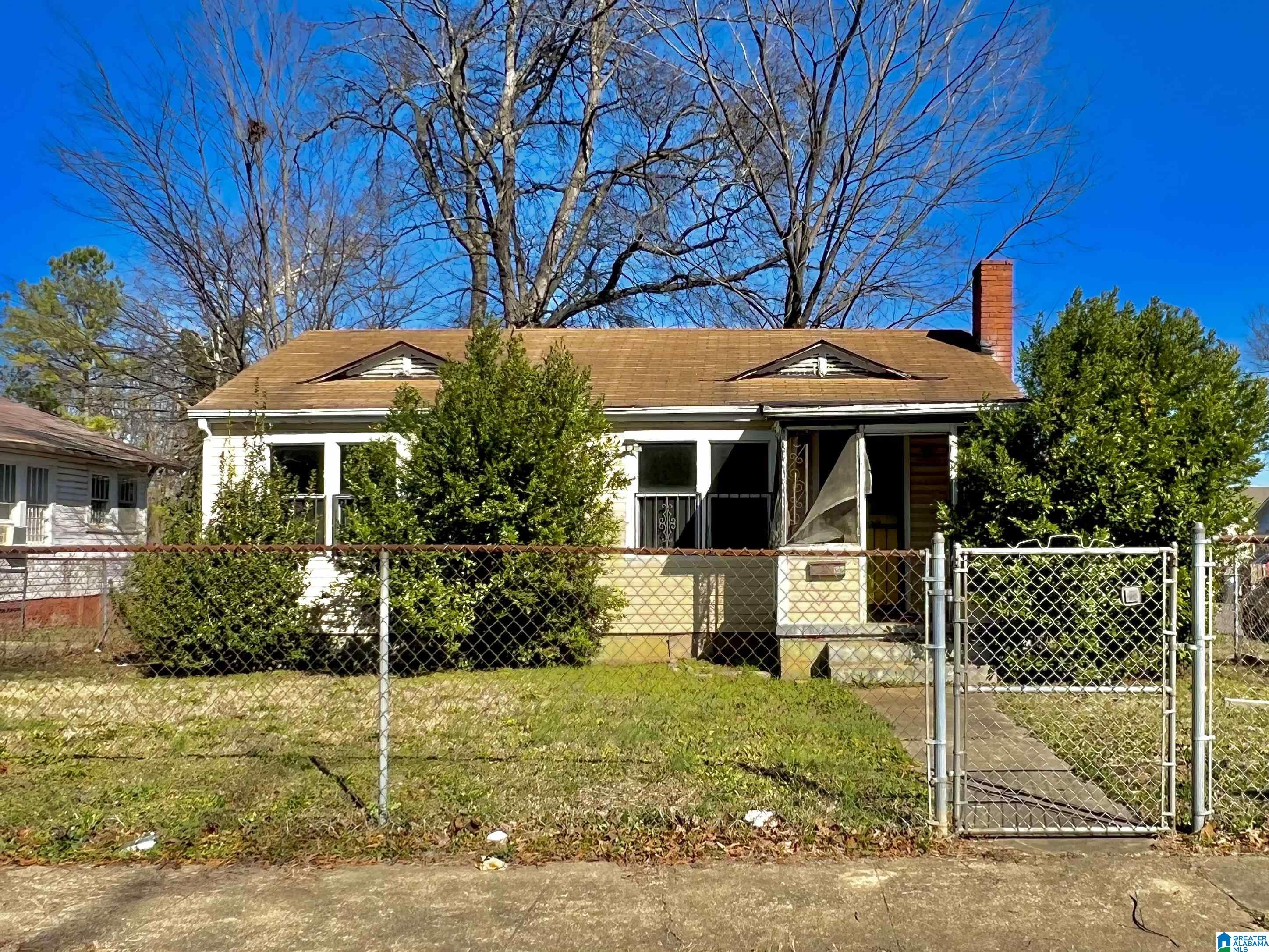 533 15th Place Southwest Birmingham, AL 35211 - Photo 1 of 10