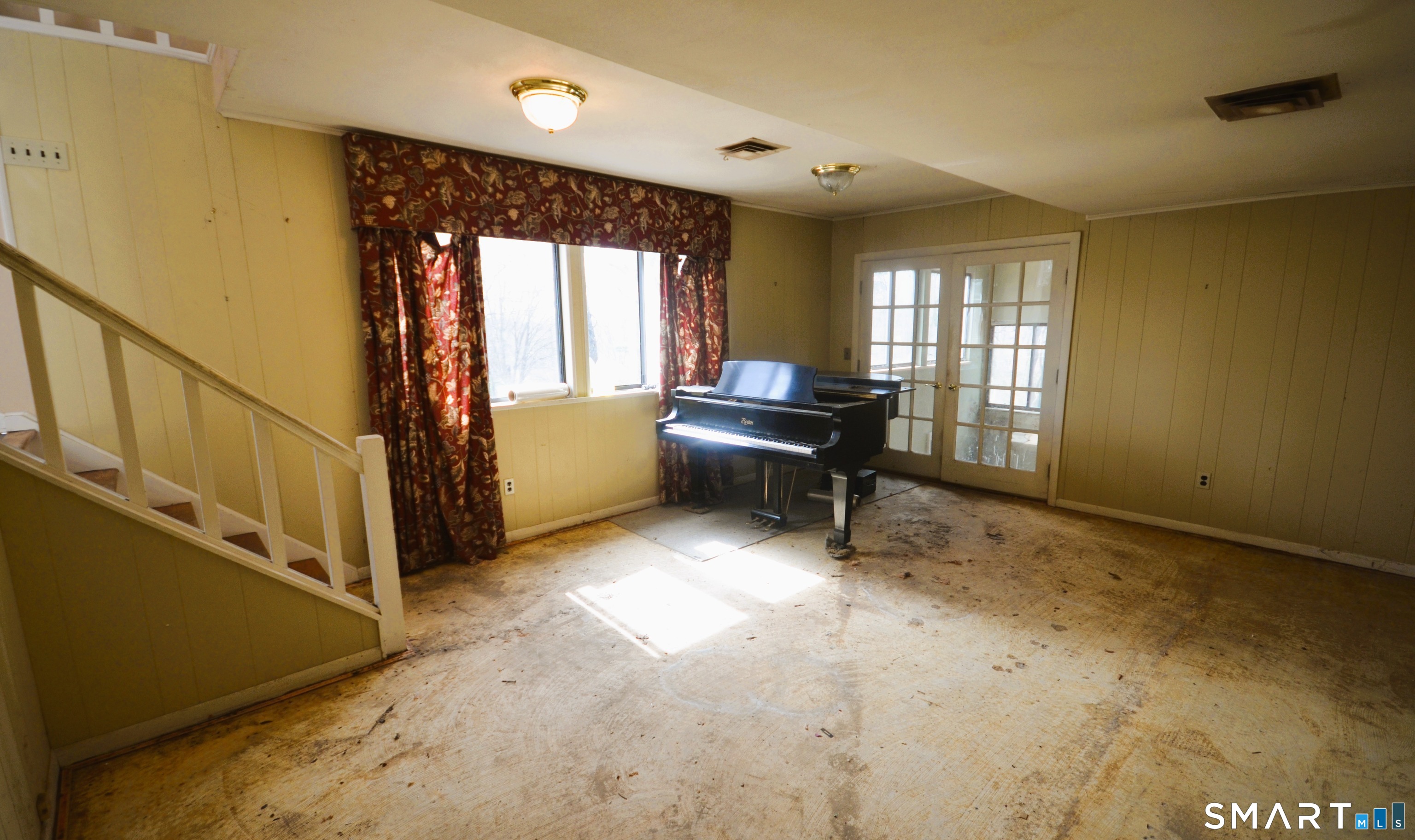 215 Saxonwood Road Fairfield, CT 06825 - Photo 20 of 24 a view of an empty room with a window
