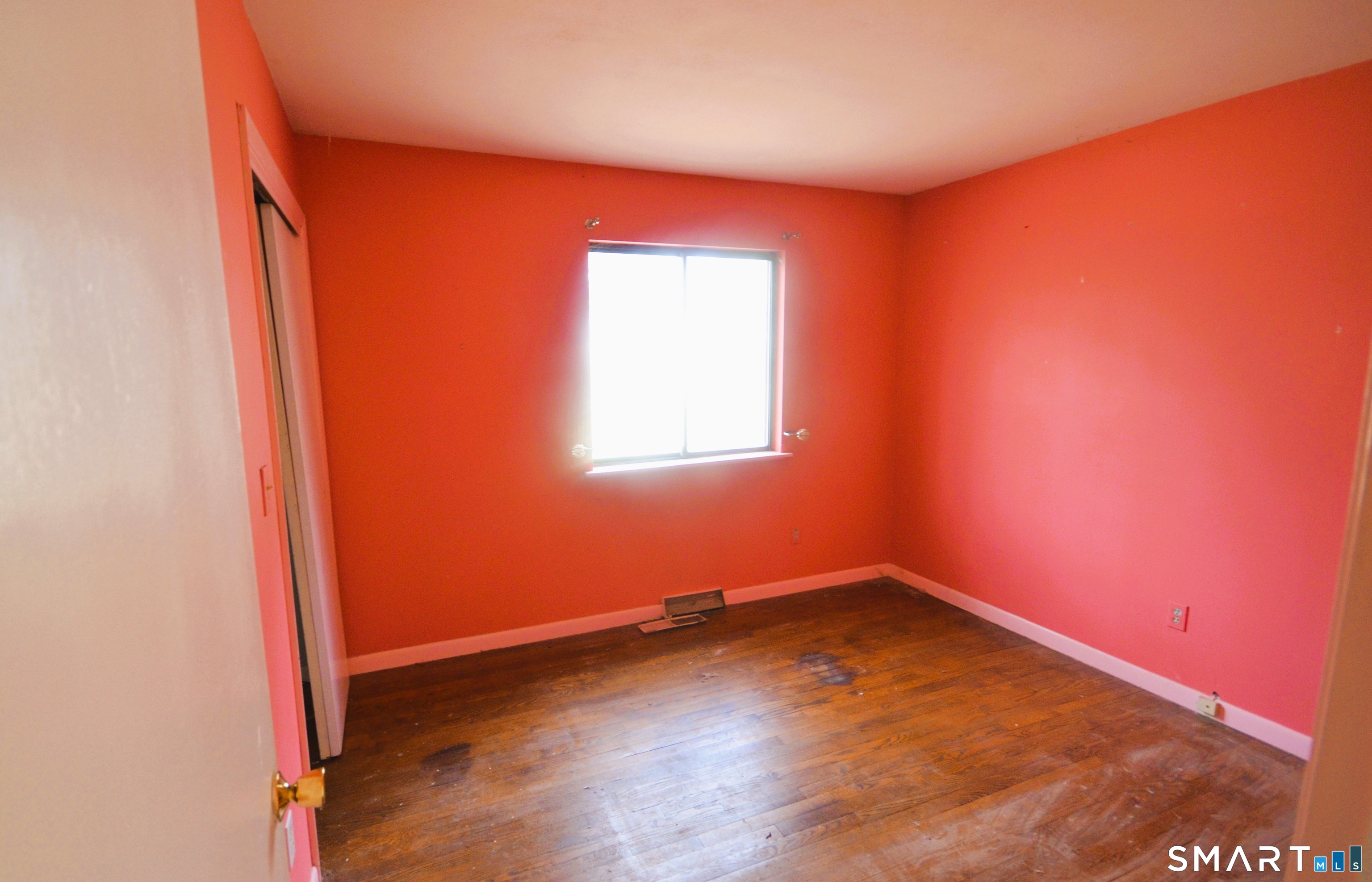 215 Saxonwood Road Fairfield, CT 06825 - Photo 8 of 24 an empty room with a window