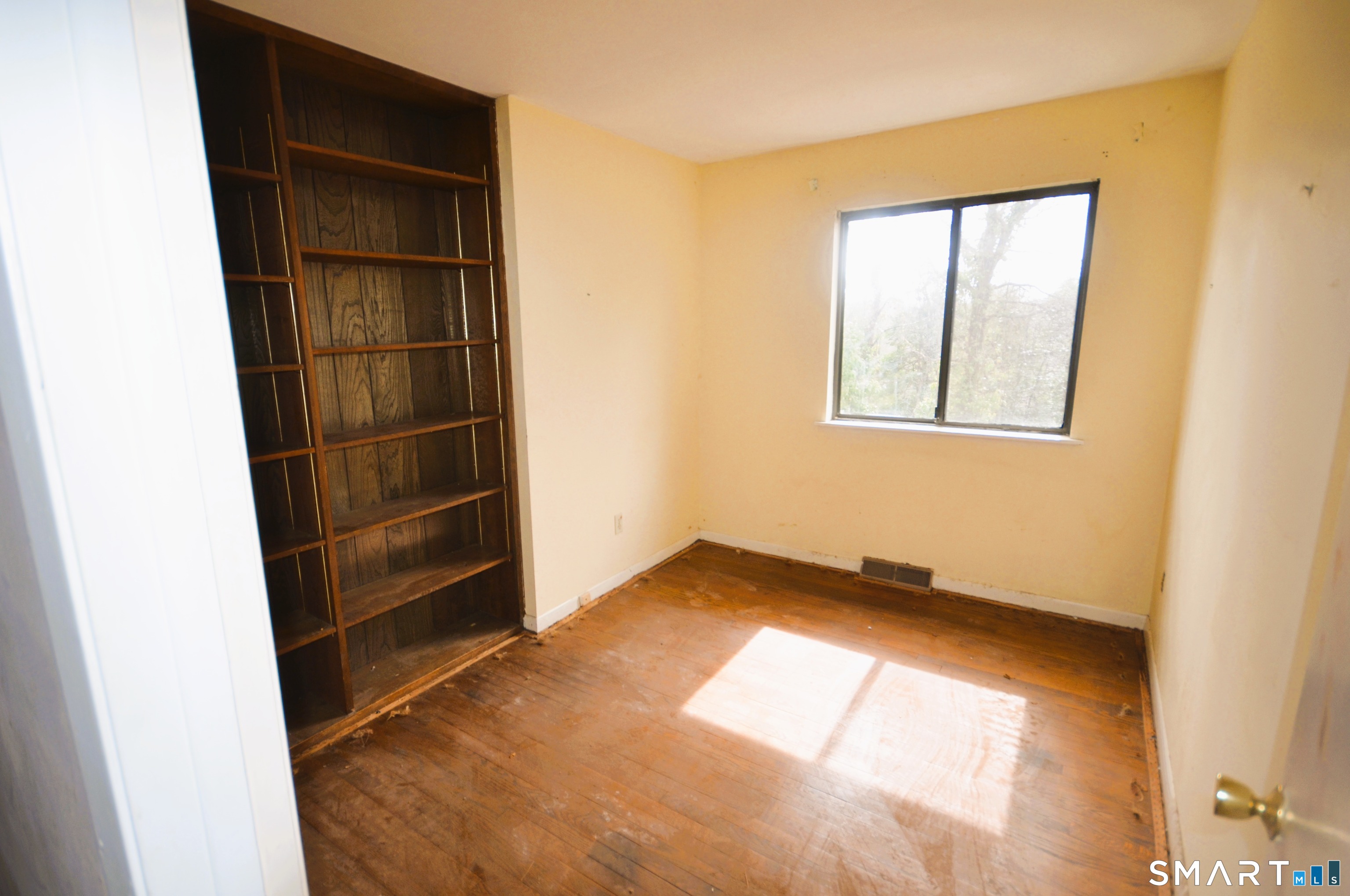 215 Saxonwood Road Fairfield, CT 06825 - Photo 9 of 24 a view of an empty room with closet and a window