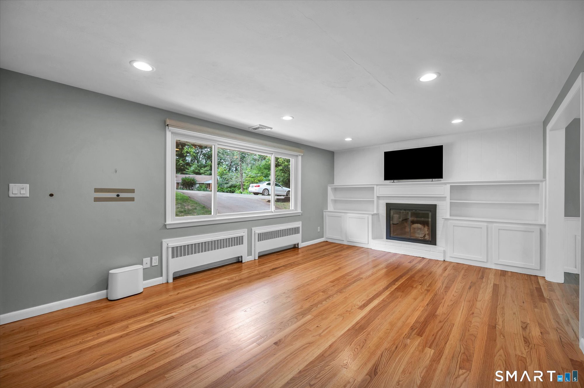 24 Ridge Road Cromwell, CT 06416 - Photo 6 of 30 Living Room