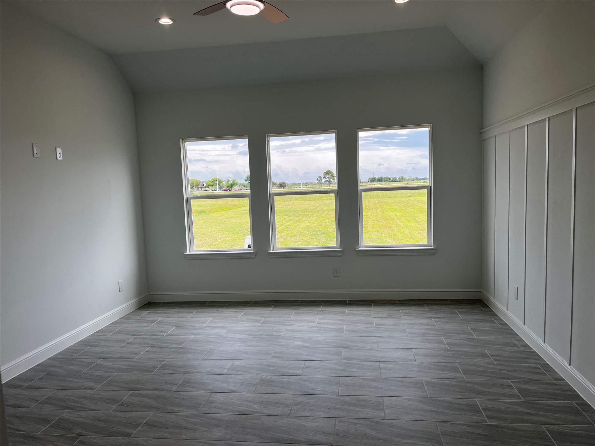 347 Brahman Trail Angleton, TX 77515 - Photo 10 of 31 Gallery Image 10