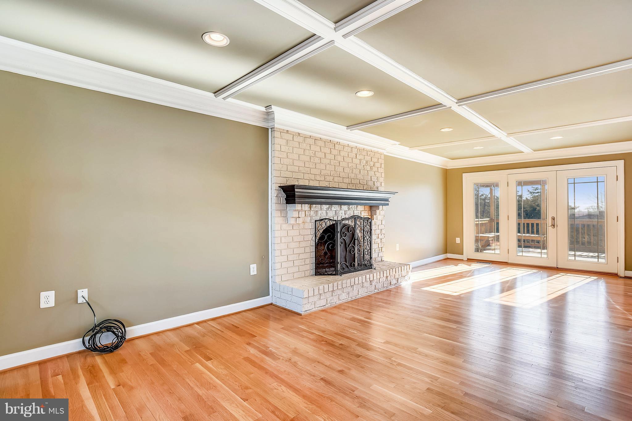 39877 Thomas Mill Road Leesburg, VA 20175 - Photo 14 of 36 Large expanded Family rm w/ wood burning fireplace