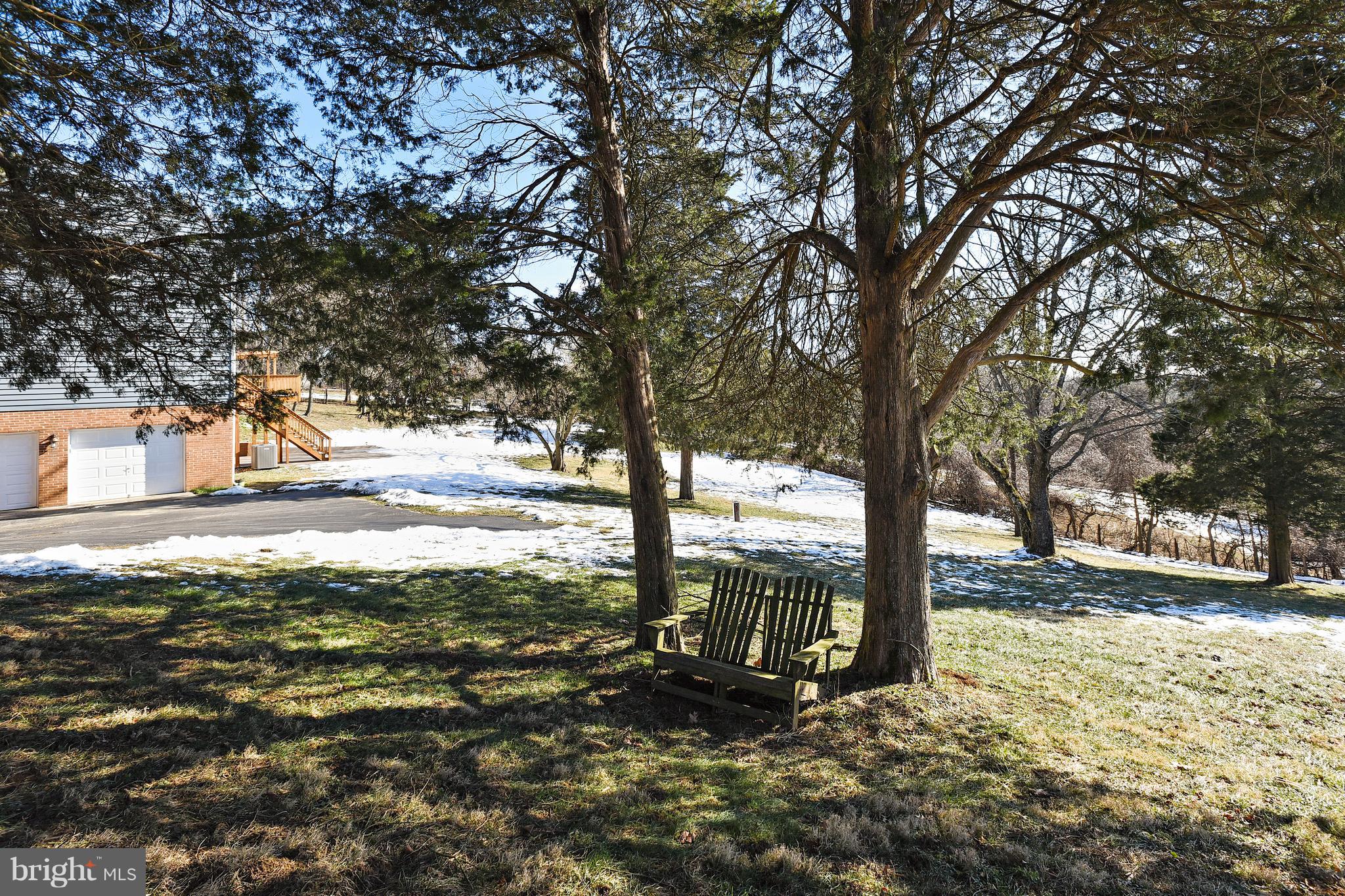 39877 Thomas Mill Road Leesburg, VA 20175 - Photo 33 of 36 Cozy sitting area in side Yard