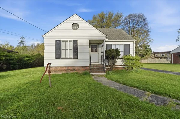 $175,000 | 6210 Crossview Road, Seven Hills, OH 44131