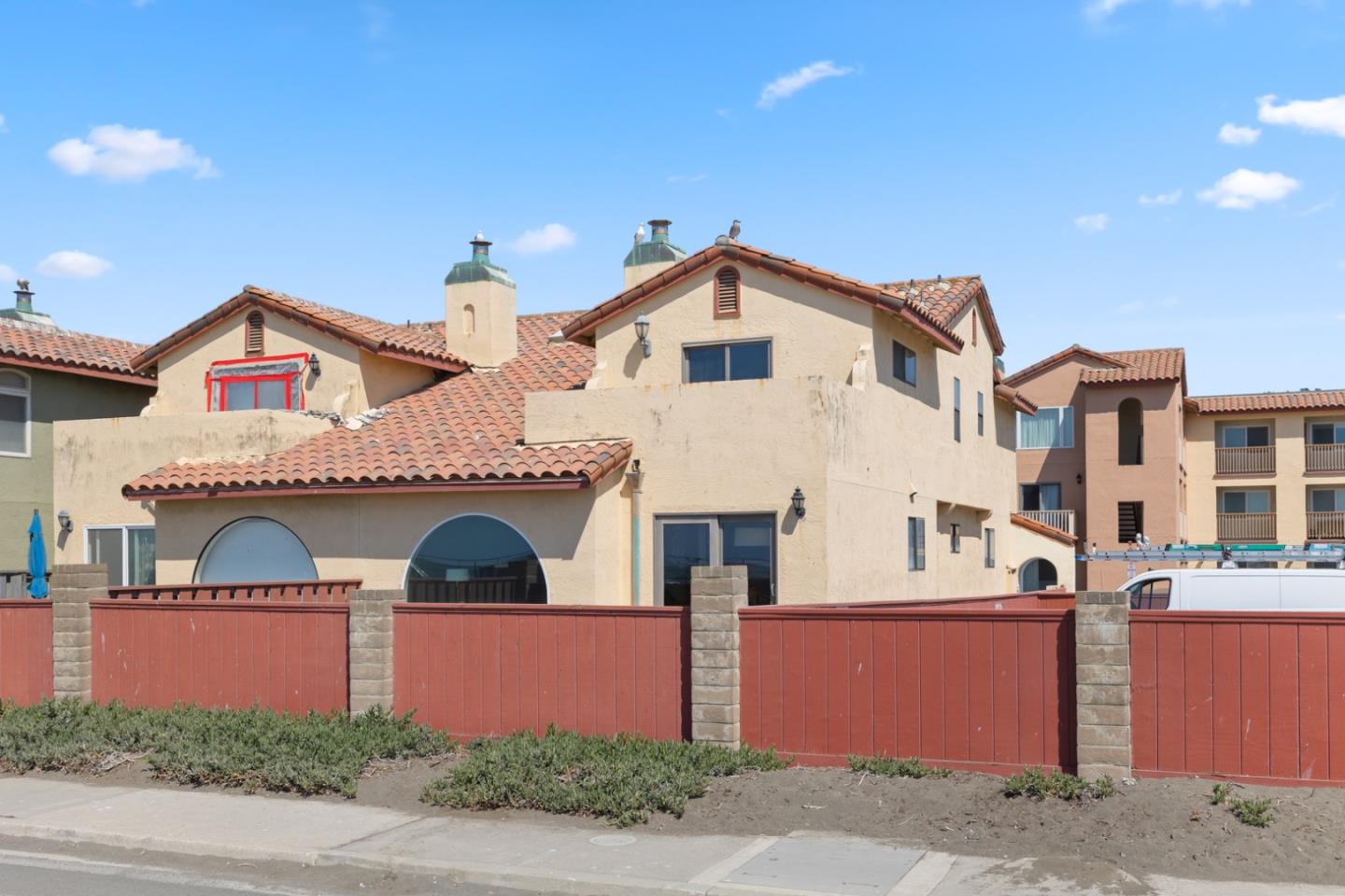 2346 Beach Boulevard Pacifica, CA 94044 - Photo 20 of 22 a front view of a house