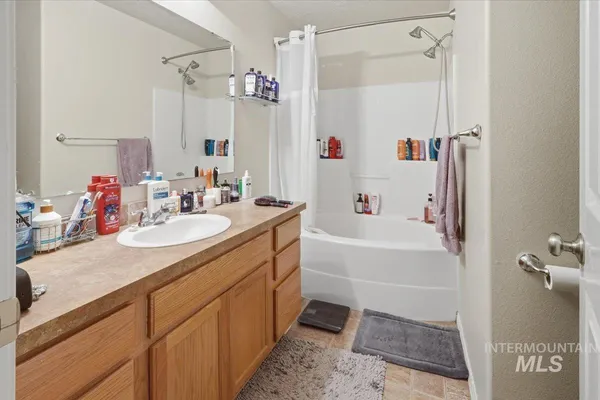 $399,900 | 2714 Colfax Drive, Caldwell, ID 83607