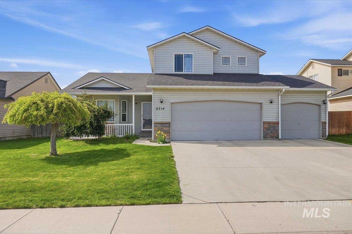 2714 Colfax Drive Caldwell, ID 83607 - Photo 33 of 40 Two-story residence featuring light-colored siding and a dark shingled roof