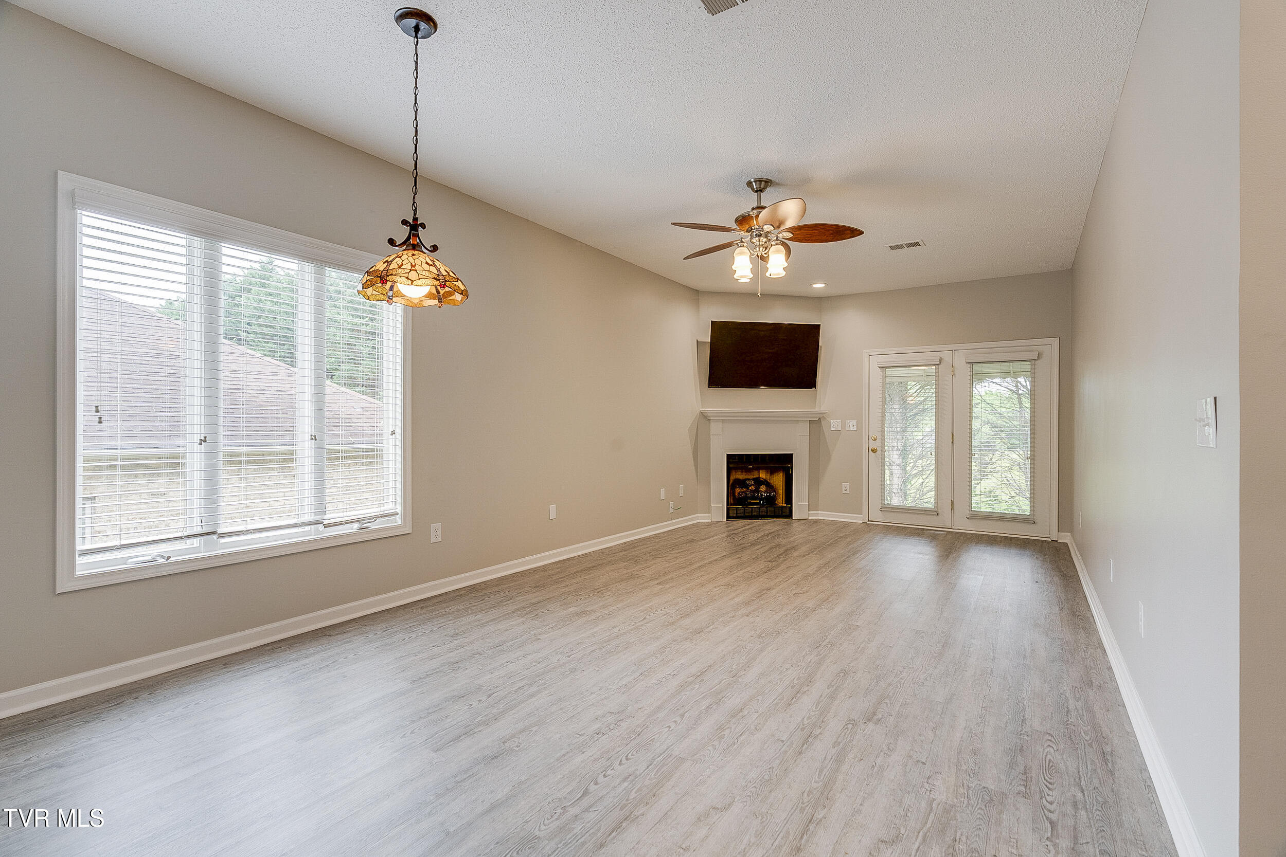 176 South Austin Springs Road, Unit 9 Johnson City, TN 37601 - Photo 4 of 27 1000010241