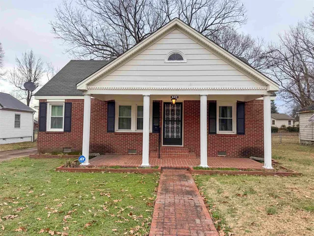 a view of front of house with a yard
