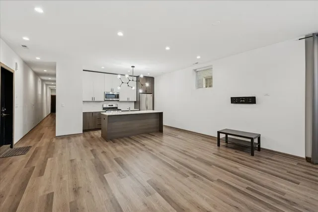 $2,500 | 4321 North Cicero Avenue, Unit G, Chicago, IL 60641