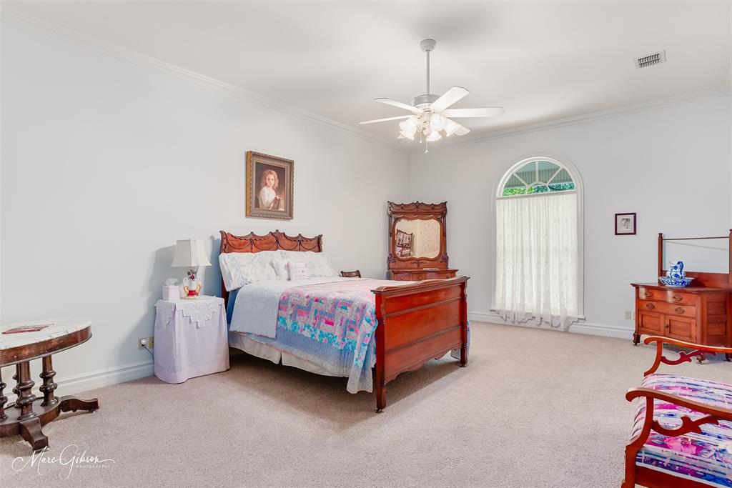 3669 Fountainbleau Road Keithville, LA 71047 - Photo 32 of 40 a bedroom with a bed and a chandelier