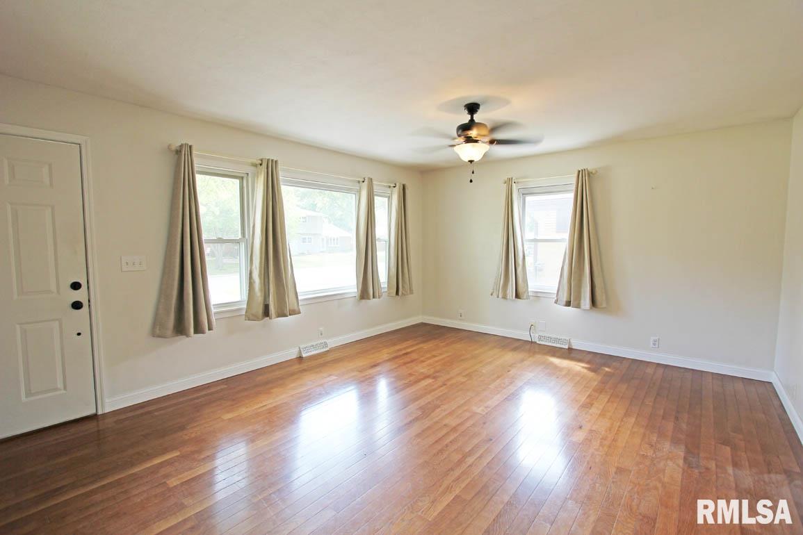 2021 North 23rd Street Springfield, IL 62702 - Photo 3 of 29