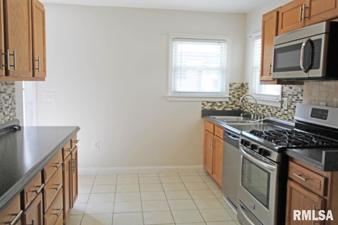 2021 North 23rd Street Springfield, IL 62702 - Photo 4 of 29