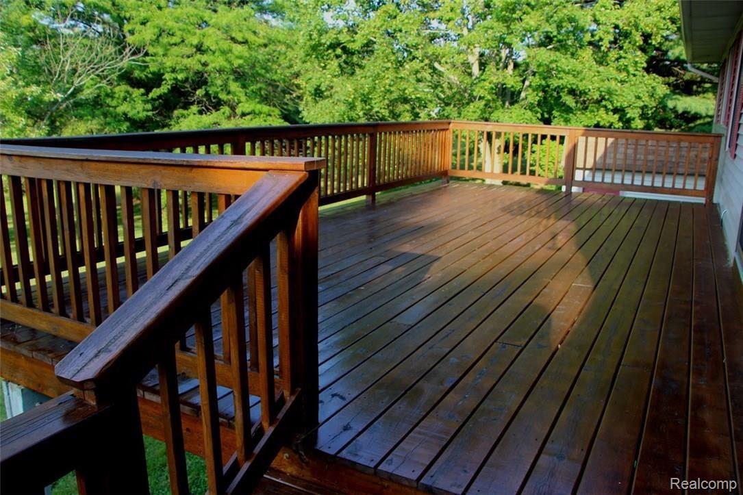 7135 Allen Road Fenton, MI 48430 - Photo 20 of 32 Back Deck.jpg