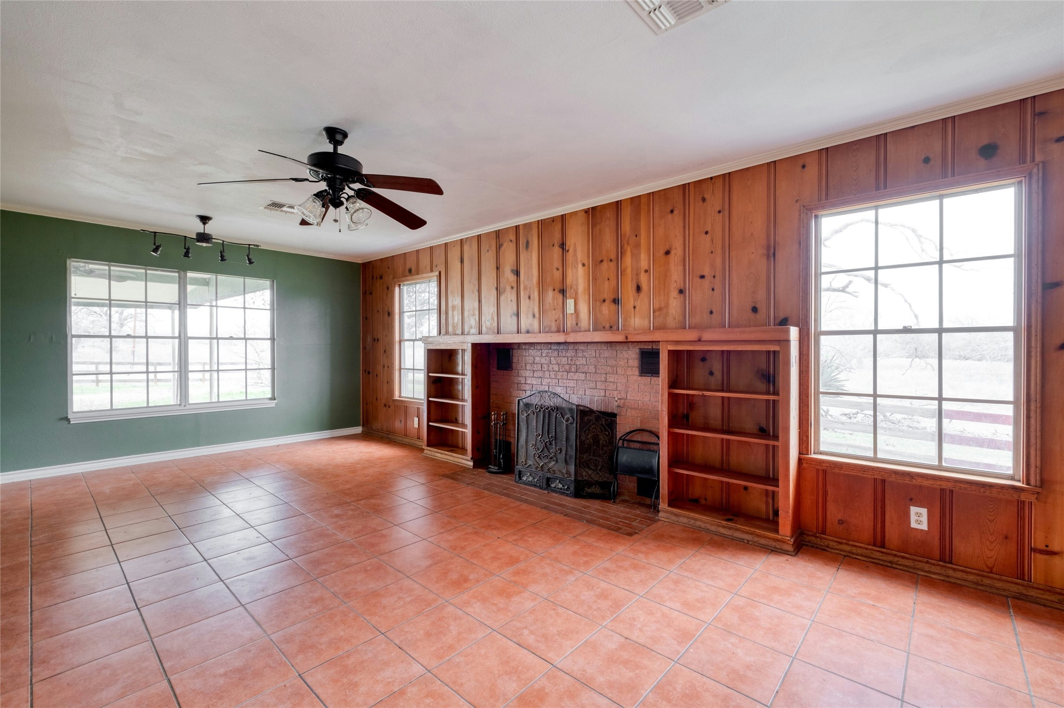 103 Robin Lane Luling, TX 78648 - Photo 13 of 40