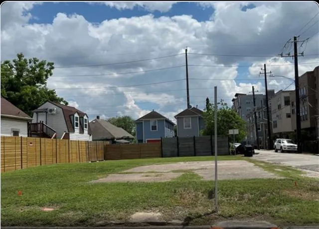 a view of a big yard in front of a house