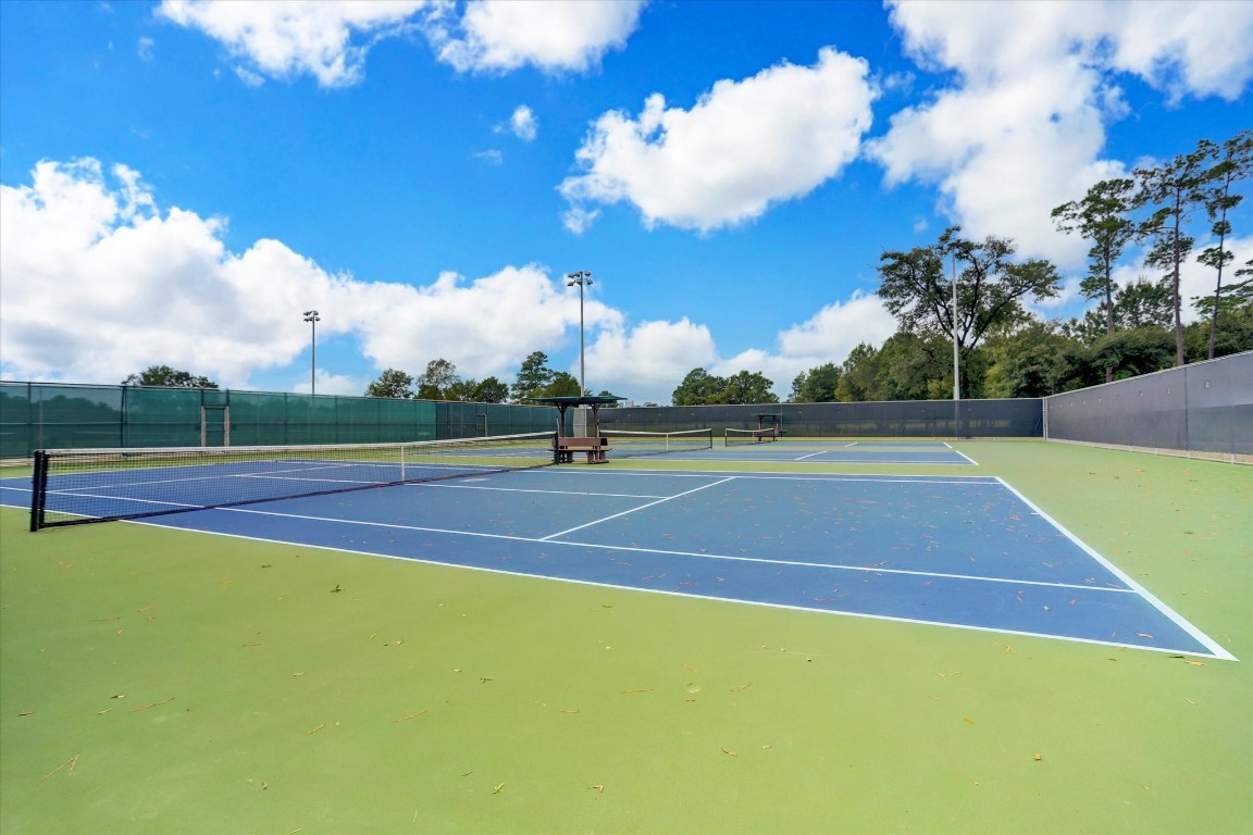 5938 Kansas Street Houston, TX 77007 - Photo 27 of 30 a view of tennis court