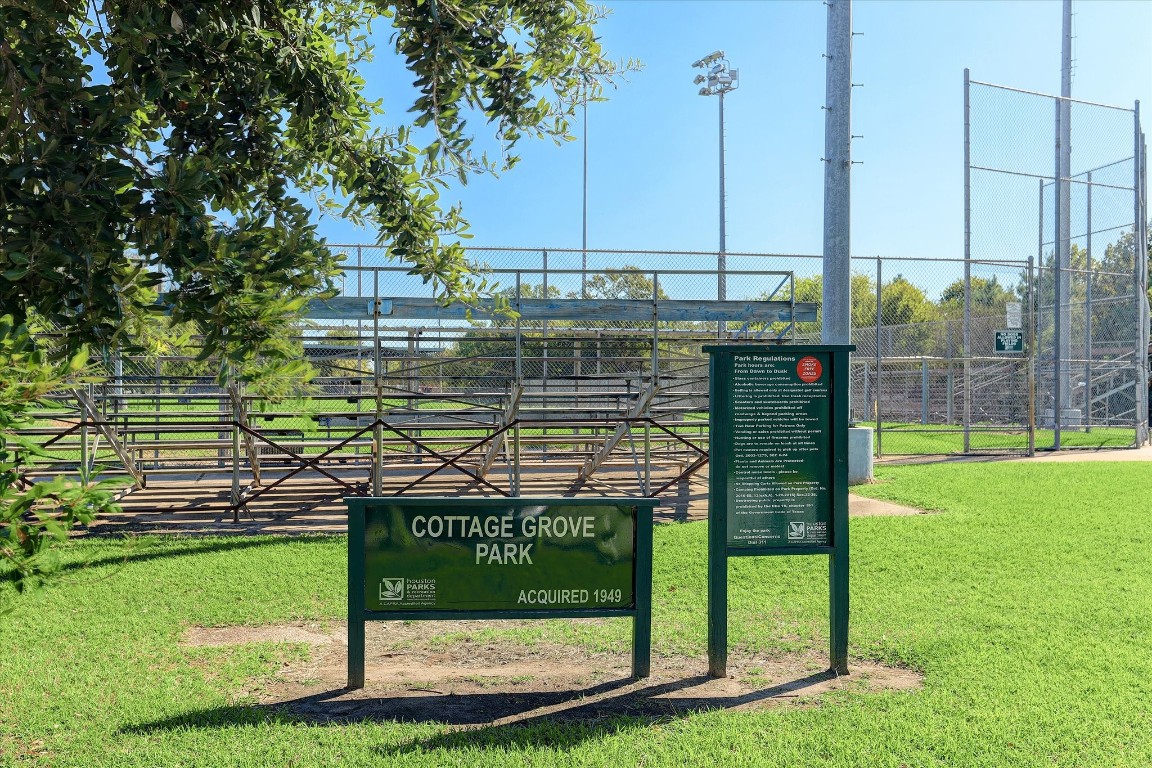 5938 Kansas Street Houston, TX 77007 - Photo 28 of 30 a sign on the side of the road