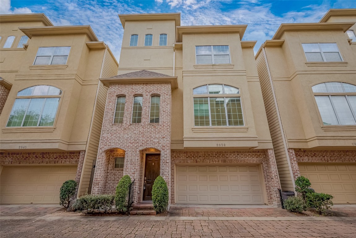 5938 Kansas Street Houston, TX 77007 - Photo 8 of 30 a front view of a brick building