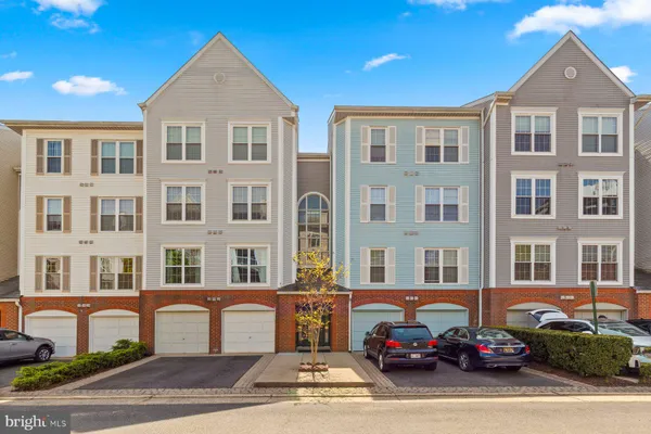 $2,400 | 255 South Pickett Street, Unit 101, Alexandria, VA 22304