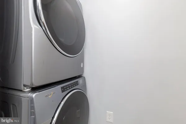 a close up view of a washer and dryer
