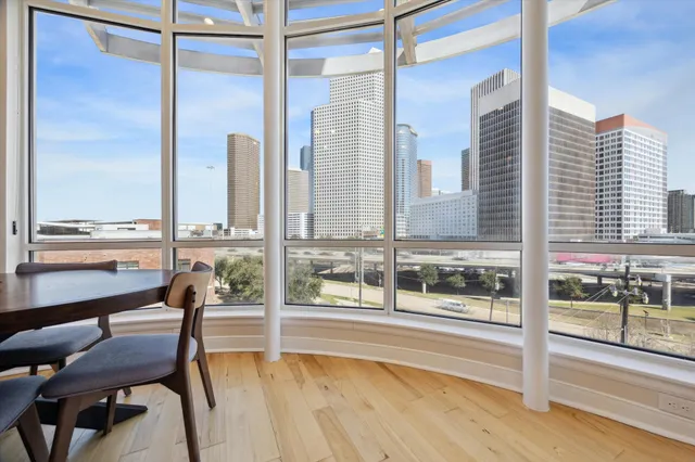 $355,000 | 300 St Joseph Parkway, Unit 412, Houston, TX 77002