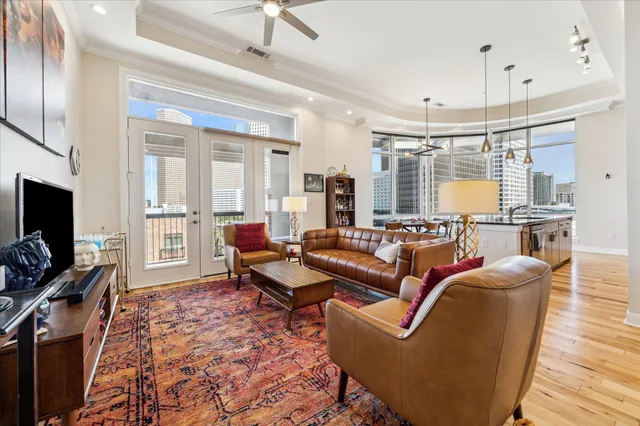 $355,000 | 300 St Joseph Parkway, Unit 412, Houston, TX 77002