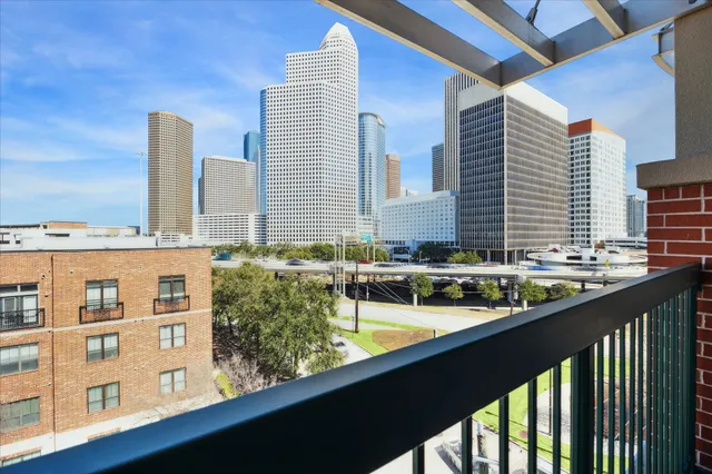 $355,000 | 300 St Joseph Parkway, Unit 412, Houston, TX 77002